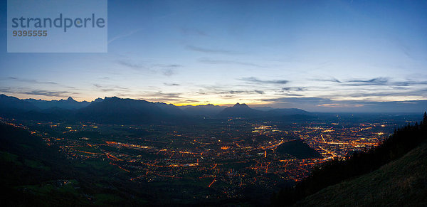 Panorama Sonnenuntergang Nacht Stadt Großstadt Österreich Stimmung Salzburg