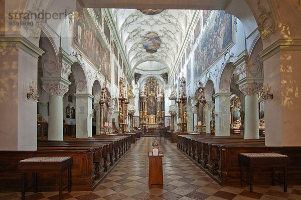 Messestand Sitzmöbel Kunst Kirche Religion Kultur Kirchenbank Altar Marmor Petersdom Österreich Kirchenschiff Salzburg Geschicklichkeit