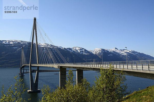 Hängebrücke Europa Berg Norwegen Nordland Schnee