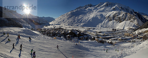 Rollbahn Europa Winter Snowboard Snowboarding Dorf schnitzen Skisport Skipiste Piste Ski Andermatt Schweiz Wintersport Zentralschweiz