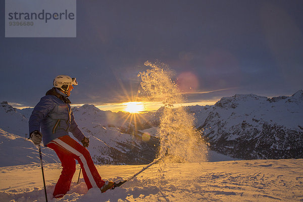 Berg Winter Mann Skifahrer Sonnenuntergang Kanton Graubünden