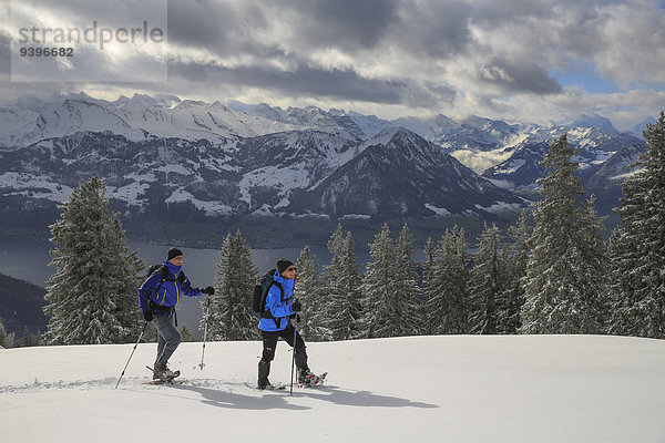 Schneeschuh Frau Berg Winter Mann Wintersport Zentralschweiz Vierwaldstättersee
