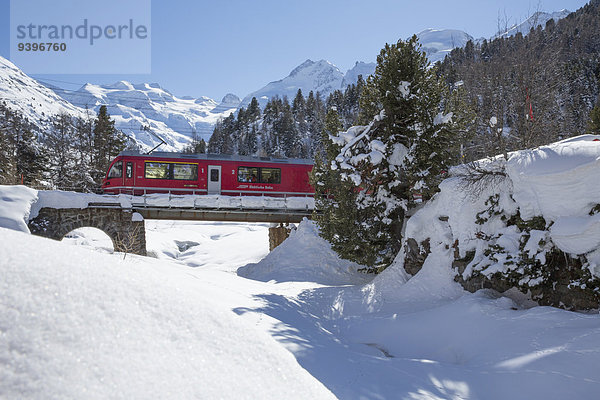 Europa Winter Zug Kanton Graubünden Engadin Schweiz