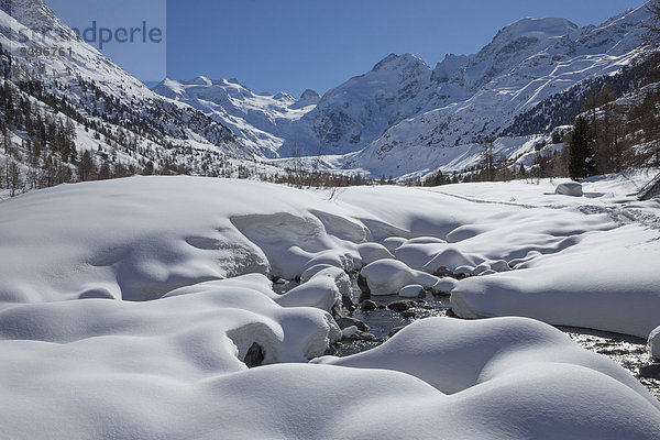 Europa Winter Eis fließen Fluss Gletscher Kanton Graubünden Moräne Engadin Schweiz Gewässer