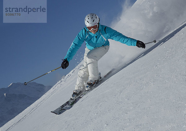 Frau Berg Winter schnitzen Skisport Ski Berner Alpen Mönch Wintersport