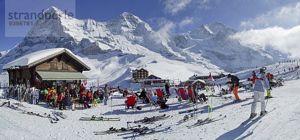 Hütte Europa Berg Winter Mensch Menschen Wohnhaus Tourist schnitzen Skisport Ski Eiger Berner Alpen Berner Oberland Kanton Bern Mönch Schweiz Wintersport
