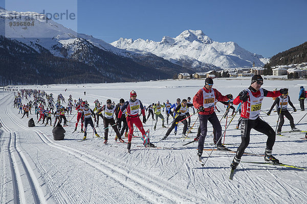 Marathonlauf Marathon Marathons Europa Winter Wettbewerb Fest festlich Kanton Graubünden Silvaplanersee Skilanglauf Engadin Schweiz Wintersport