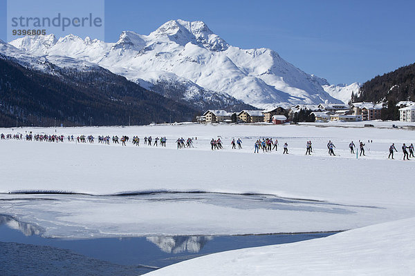 Marathonlauf Marathon Marathons Europa Winter Wettbewerb Fest festlich Kanton Graubünden Silvaplanersee Skilanglauf Engadin Schweiz Wintersport
