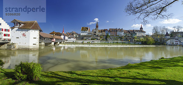 Wasser Europa Stadt Großstadt fließen Fluss Dorf Kanton Aargau Schweiz Gewässer