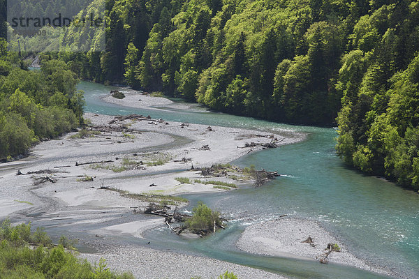 Wasser Europa fließen Fluss Kanton Graubünden Schweiz Gewässer