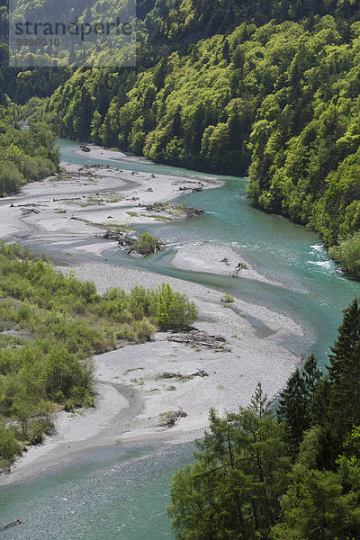 Wasser Europa fließen Fluss Kanton Graubünden Schweiz Gewässer