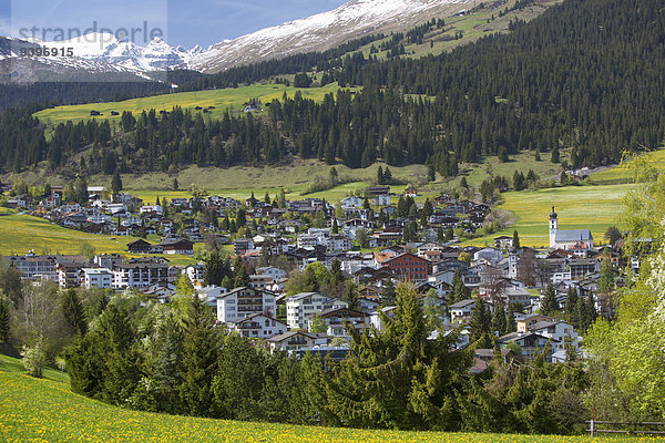 Europa Dorf Surselva Kanton Graubünden Schweiz