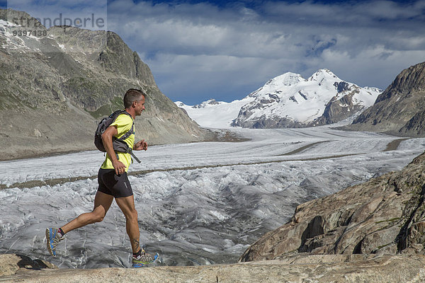 Berg Mann Eis Läufer Moräne Aletschgletscher