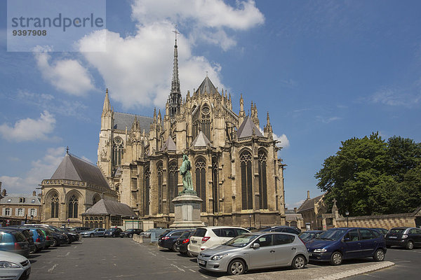 Frankreich Europa Auto Reise Großstadt Architektur Geschichte Kathedrale Gotik UNESCO-Welterbe Amiens