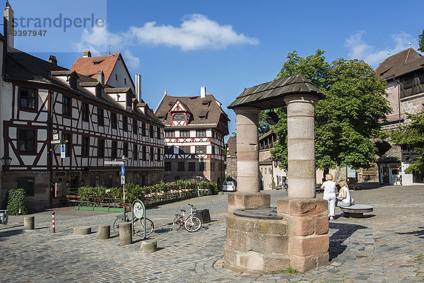 Europa Reise Großstadt Architektur Geschichte Ziehbrunnen Brunnen Tourismus Innenstadt Deutschland Nürnberg