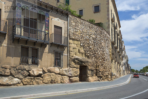 Europa reifer Erwachsene reife Erwachsene Wand Eingang Reise Großstadt Architektur Geschichte Tourismus UNESCO-Welterbe Katalonien römisch Spanien Tarragona