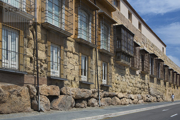 Europa reifer Erwachsene reife Erwachsene Wand Reise Großstadt Architektur Geschichte Tourismus UNESCO-Welterbe Katalonien römisch Spanien Tarragona