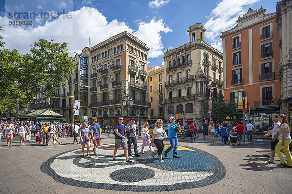 Europa Wohnhaus Regenschirm Schirm Reise Großstadt Architektur bunt Tourismus Allee Barcelona Katalonien Innenstadt Mosaik Spanien