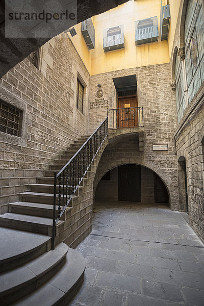 Stufe Terrasse Mittelalter Europa reifer Erwachsene reife Erwachsene Tradition Eingang Gebäude Reise Architektur Brücke Veranda Tourismus Barcelona Katalonien Spanien