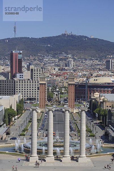 Skyline Skylines Springbrunnen Brunnen Fontäne Fontänen Europa Berg Hügel Reise Großstadt Architektur Turm Säule Venetien Tourismus Barcelona Katalonien Spanien