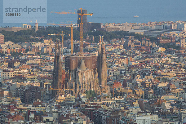Panorama Skyline Skylines Europa Abend Landschaft Reise Großstadt Architektur Turm Tourismus Barcelona Katalonien Innenstadt Sagrada Familia Spanien