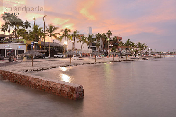 La Paz Hauptstadt Farbe Farben Nacht Ufer Sonnenaufgang Großstadt Nordamerika Mexiko lateinamerikanisch Baja California Bucht Malecon