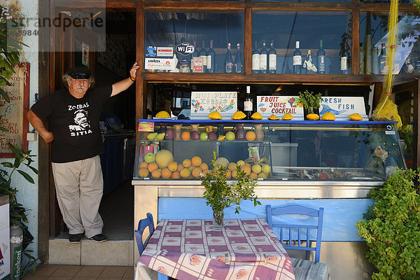 Europa Mann Restaurant Insel Griechenland Kreta griechisch