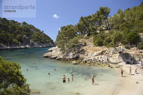 Wasser Frankreich Europa Mensch Menschen Strand Küste Provence - Alpes-Cote d Azur Bucht Calanque Cassis Meeresarm