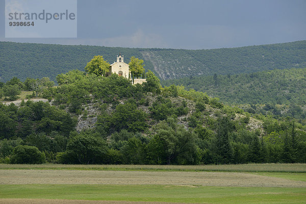 Frankreich Europa Landschaft Provence - Alpes-Cote d Azur Alpes-de-Haute-Provence Kapelle