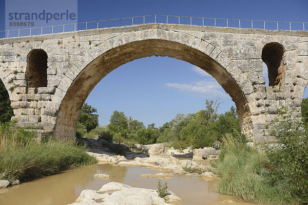 Frankreich Europa Brücke Fluss Provence - Alpes-Cote d Azur römisch