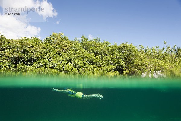 Wasser über unterhalb Mexiko schießen Schwimmer Tulum