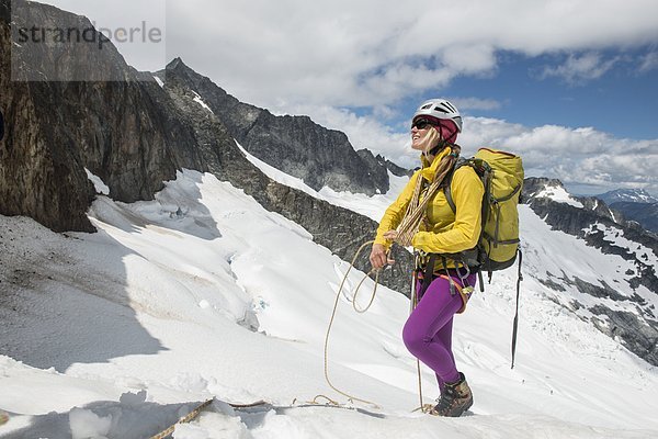 Nationalpark spiralförmig spiralig Spirale Spiralen spiralförmiges Frau Seil Tau Strick Cascade Mountain auf einem Gletscher