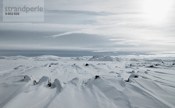 Kälte Gebirge Außenaufnahme Landschaftlich schön landschaftlich reizvoll Schnee Berg Winter Tag Ruhe Landschaft Schönheit niemand Querformat weiß Wolkengebilde Fjallabak gefroren Island Idylle Gebirgszug freie Natur
