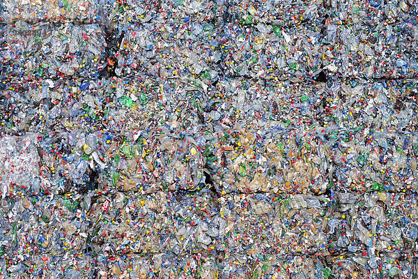 Außenaufnahme Tag Vorbereitung Recycling Umweltschutz Umwelt niemand Querformat Hintergrund Kunststoff drücken Flasche Formatfüllend freie Natur Paket Schweiz
