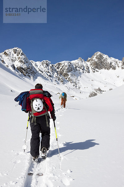 nahe Himmel groß großes großer große großen unbewohnte entlegene Gegend 2 Ski Bienenstock