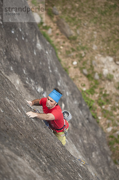 Mann klettern Granit