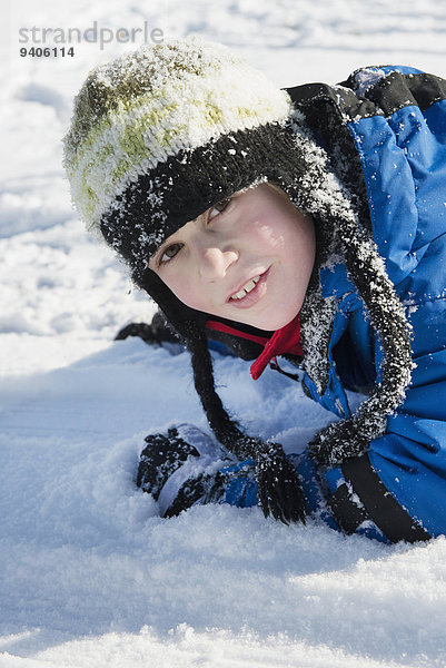 Portrait lächeln Junge - Person Schnee