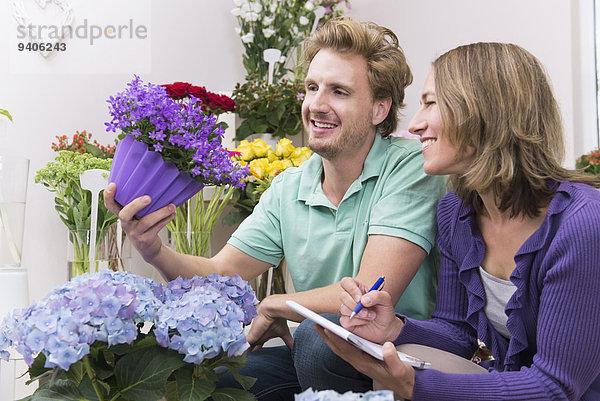 Prüfung Blume lächeln Laden Kollege