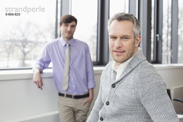 Portrait Geschäftsmann lächeln Büro