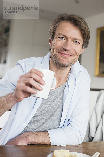 Portrait Mann lächeln reifer Erwachsene reife Erwachsene Kaffee