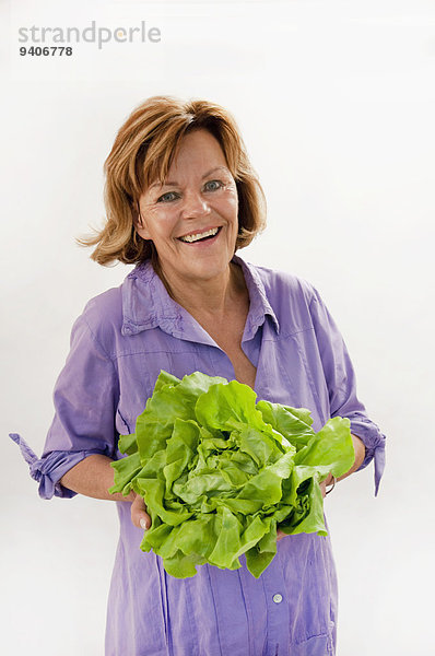 Senior Senioren Portrait Frau lächeln Salat