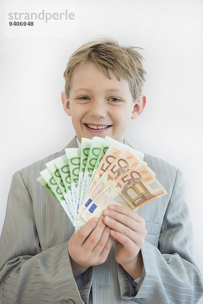 Portrait Papier lächeln Junge - Person halten Geld