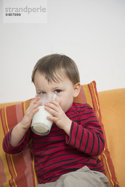 Portrait Junge - Person trinken Milch