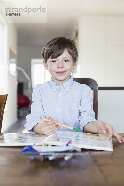 Portrait lächeln Junge - Person Hausaufgabe