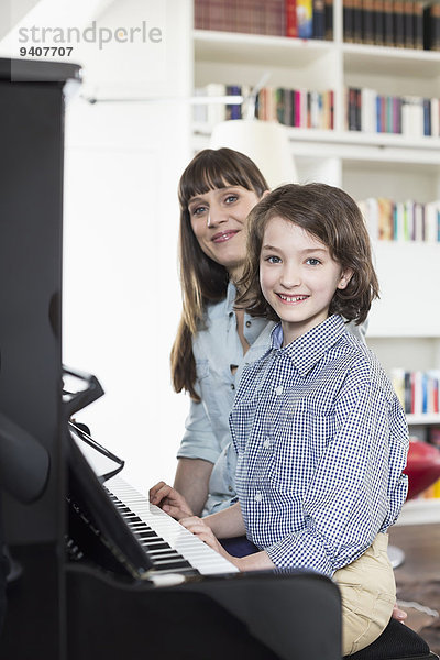 lächeln Klavier Tochter Mutter - Mensch spielen