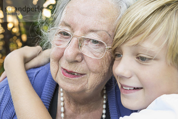 Portrait Close-up Großmutter Enkelsohn