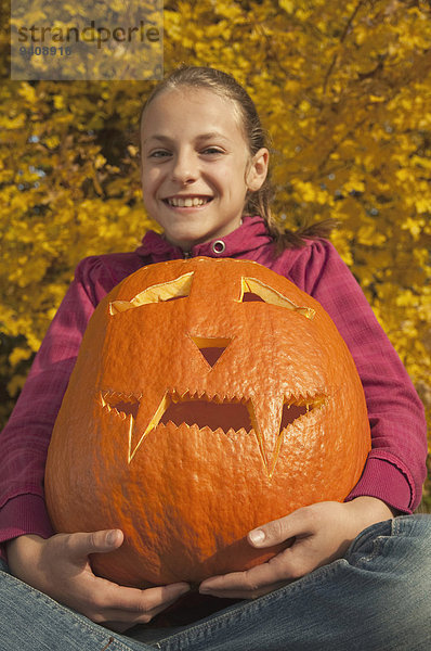 Portrait lächeln halten Laterne - Beleuchtungskörper Mädchen Halloween