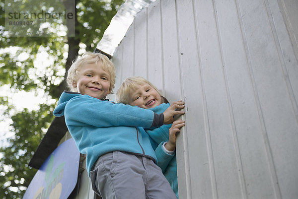 Garten 2 jung Sommerurlaub spielen