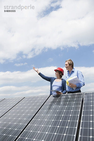 Dach Energie energiegeladen Ingenieur Kunde Sonnenkollektor Sonnenenergie Tisch