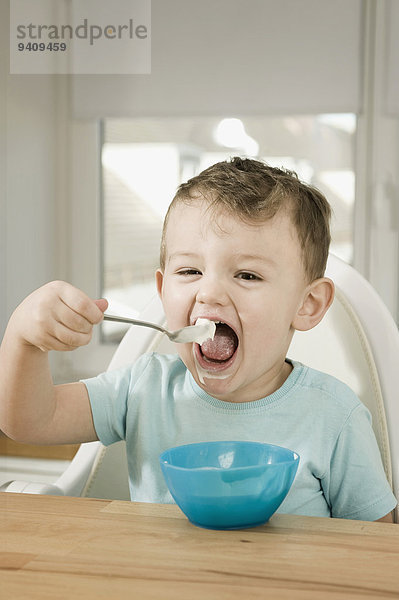 Portrait Junge - Person essen essend isst